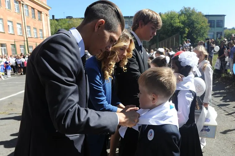 1 сентября линейка в школе 107 Челябинск, российское движение школьников