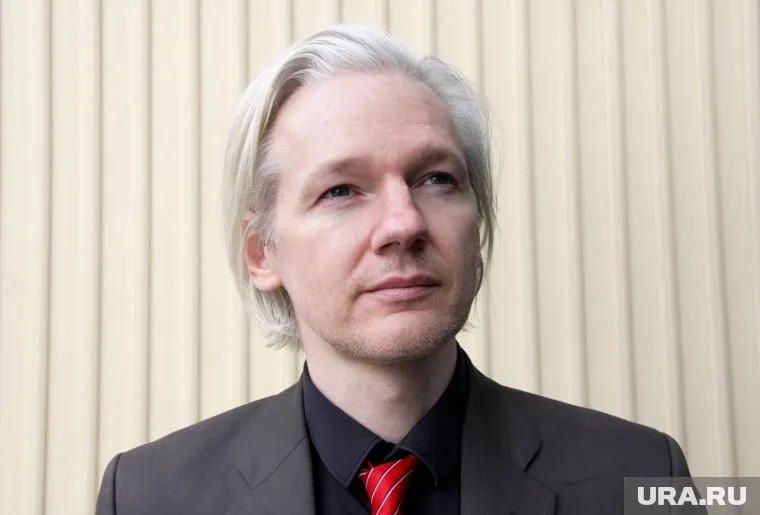 Джулиан Ассанж летит на остров Сайпан