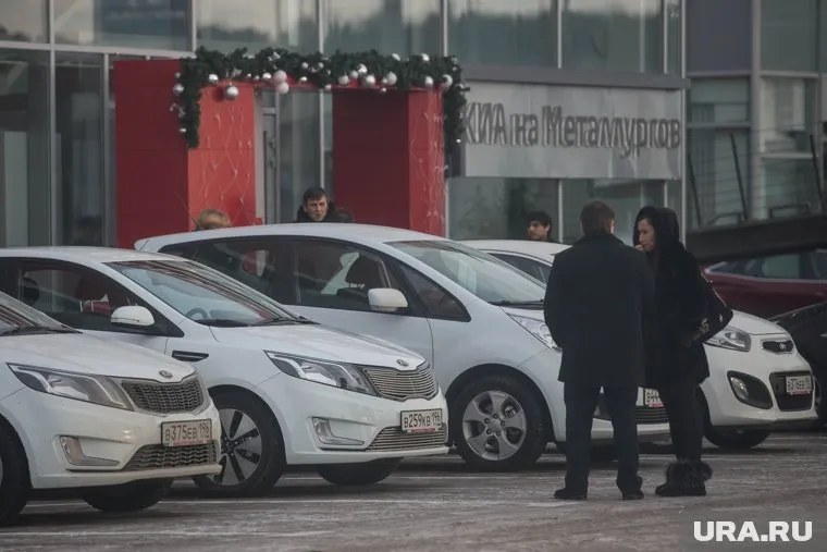 Продажи новых автомобилей в декабре стали лучшими за год