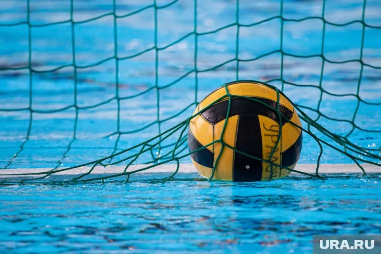 После победы Сербии в соревнованиях по водному поло на Олимпиаде сербские болельщики вывесили сербско-русский флаг