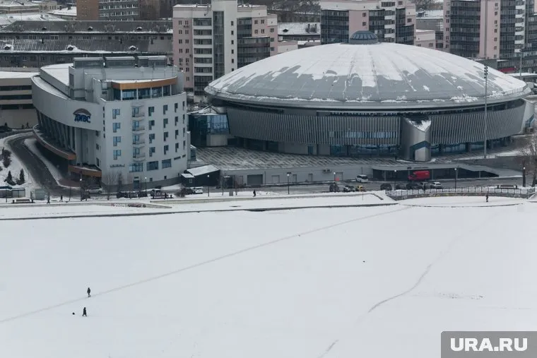 В Исети размяк лед из-за потепления (архивное фото)