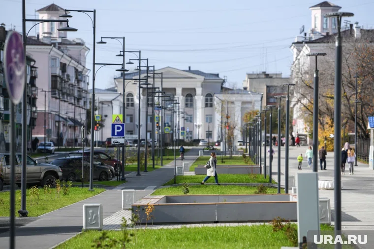 В Полевском можно прогуляться по благоустроенной Коммунистической улице