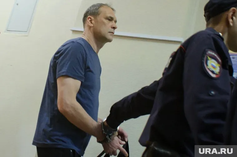 Бреденко освободился, отсидев половину срока