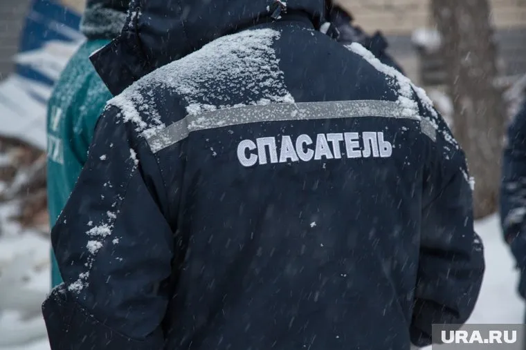 Спасатели извлекли тело погибшего из-под трактора