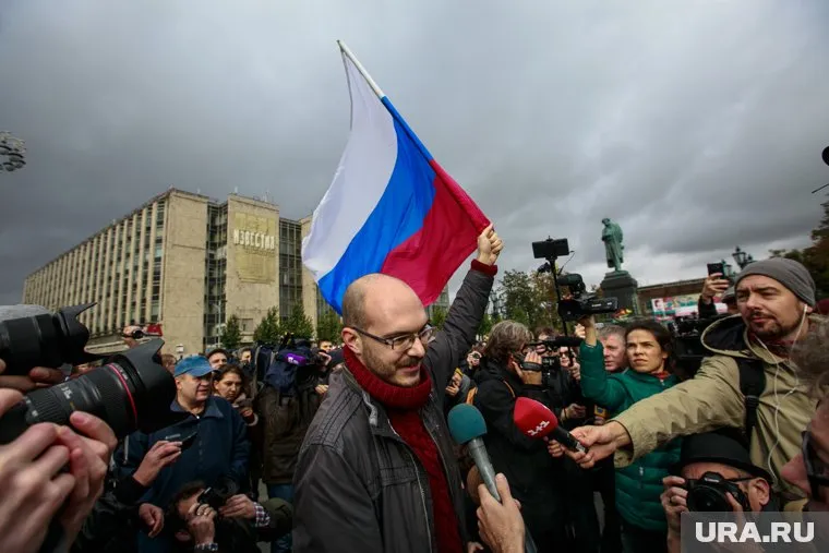 Федеральные власти пошли на нетривиальные решения, чтобы снизить накал в обществе, считает эксперт