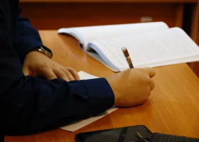 СК взял на контроль дело о челябинке, которой пришлось спасаться от нападения в цветочном магазине
