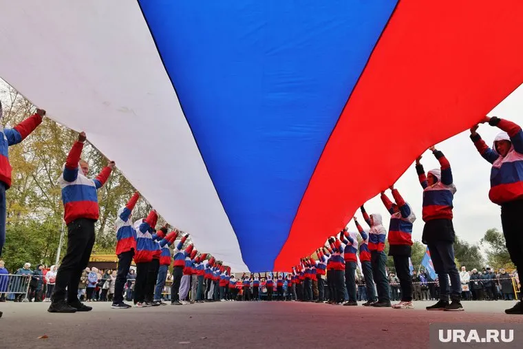 Курганцы 22 августа отметят День Государственного флага
