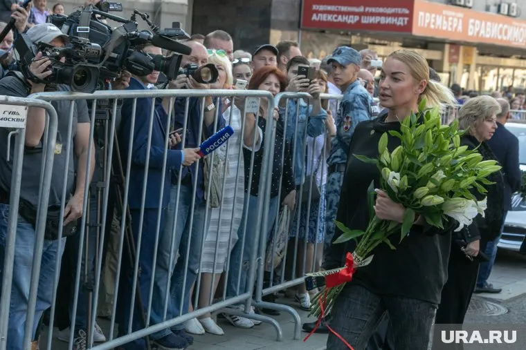 Анастасия Волочкова дарит людям на благотворительных концертах свое время, внимание и силы