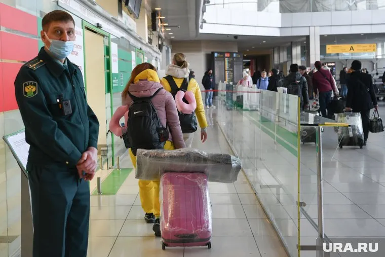 Россияне могут подать новое заявление на получение обычного загранпаспорта, сообщили «Госуслуги»