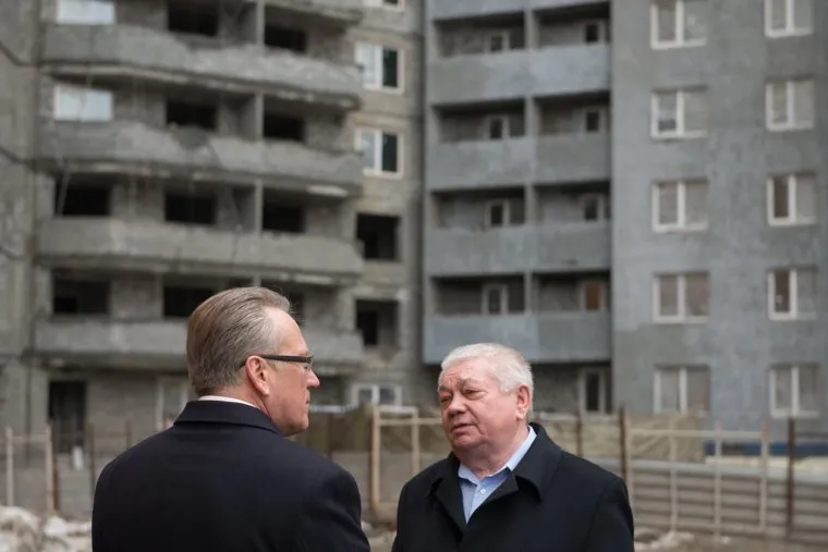 Вручение ключей долщикам Рощинской, 7. Екатеринбуруг