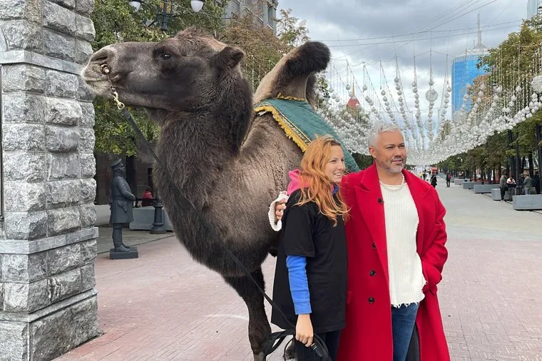 Стилист Александр Рогов снимает программу на Кировке. Челябинск