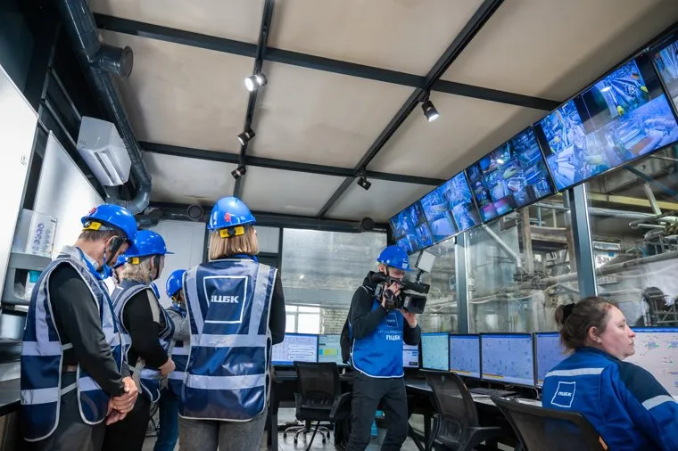 Экскурсия по обновленному ПЦБК для ветеранов предприятия, вышедших на пенсию. Пермь