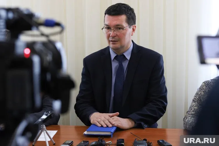 Директор департамент образования и науки Андрей Кочеров, что подрядчики боятся ремонтировать школы