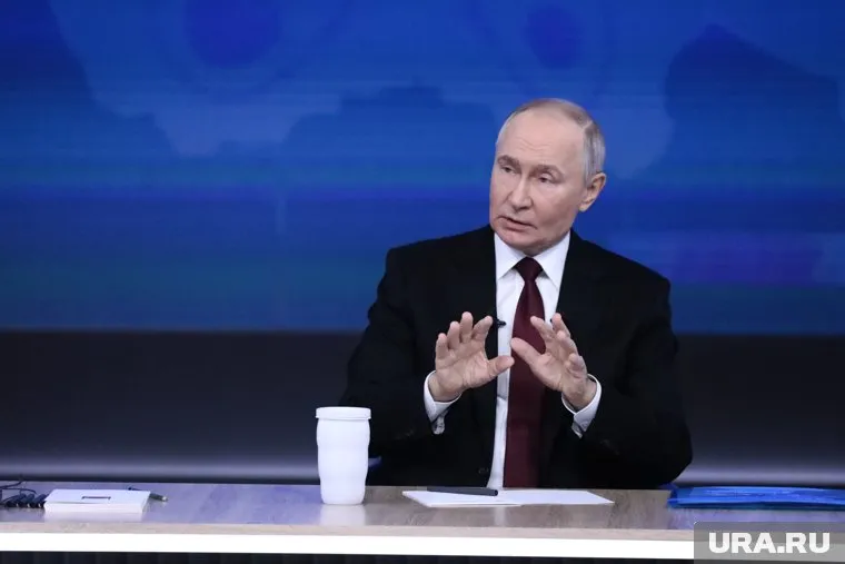 Путин общался с журналистами со всего мира в ходе прямой линии