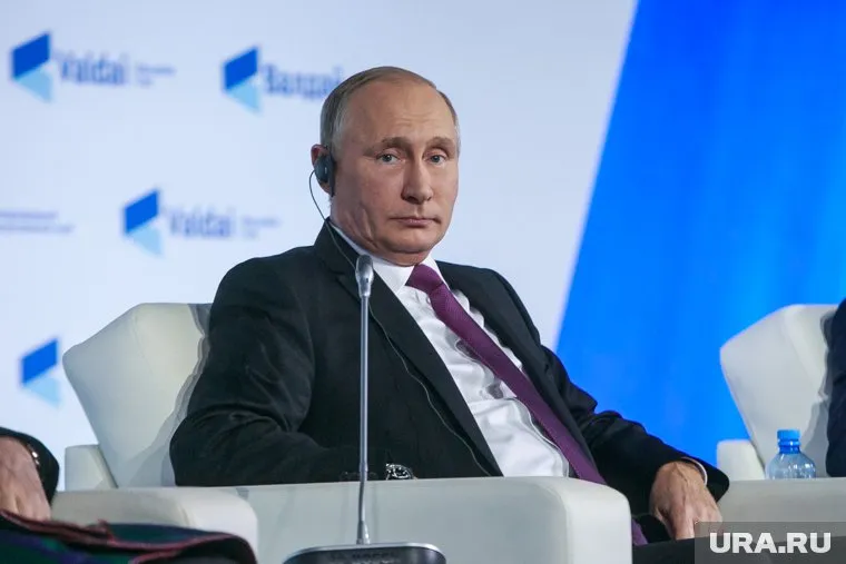 На все вопросы о своем выдвижении Путин отвечает весьма уклончиво