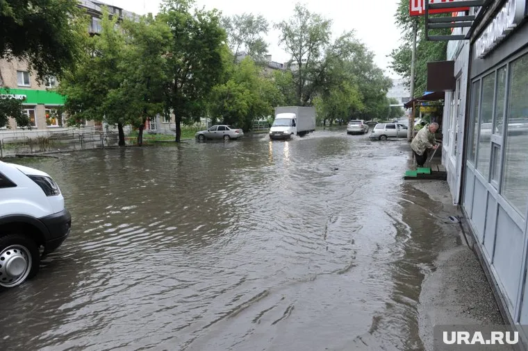 Дождь превратил Челябинск в Венецию
