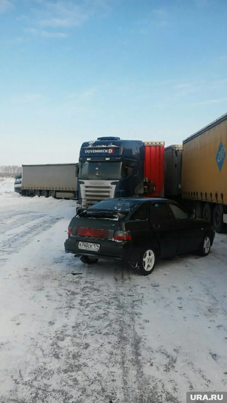 Два грузовика столкнулись на «трассе смерти» в ХМАО