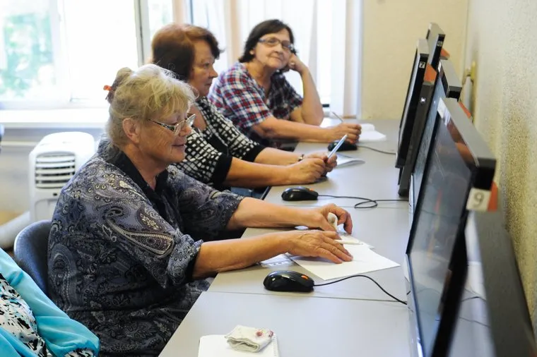 Компьютерные курсы для пенсионеров в обществе "Знание". Челябинск, пенсионеры, обучение, новые технологии, компьютерные курсы
