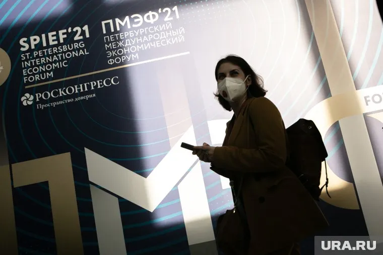 Свердловские чиновники арендовали такси на 268,8 тысяч рублей, потому что аккредитовать другой транспорт на ПМЭФ-2021 было невозможно