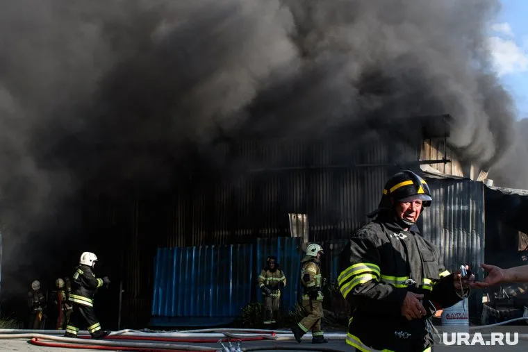 Площадь пожара — больше 1000 квадратных метров (архивное фото)