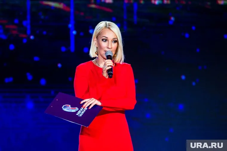 Лера Кудрявцева на одном из выпусков «Суперстара!» запустила в Соседова подушкой