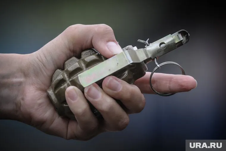 В Нижневартовске эвакуировали дом из-за сообщения о человеке с гранатой