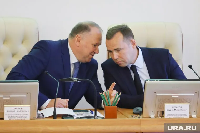 Полпреда в УрФО Николая Цуканова (слева) просят повлиять на мусорную реформу в Курганской области. Губернатора Вадима Шумкова (справа) критикуют за ее неудачный старт