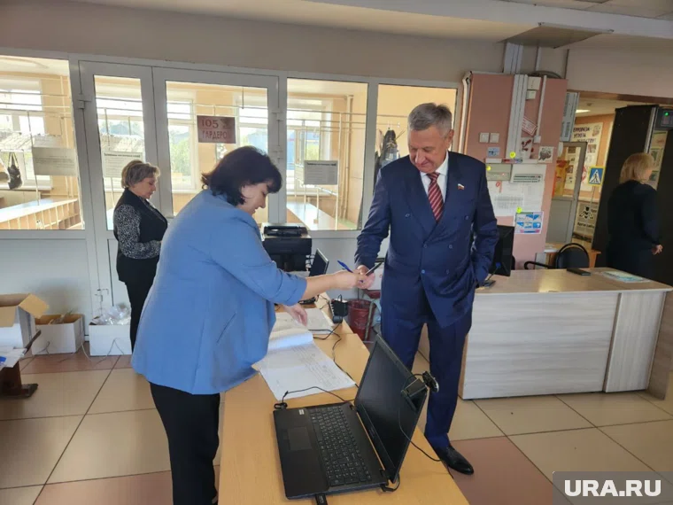 Курганский сенатор свой голос отдал на избирательном участке в поселке Лебяжье
