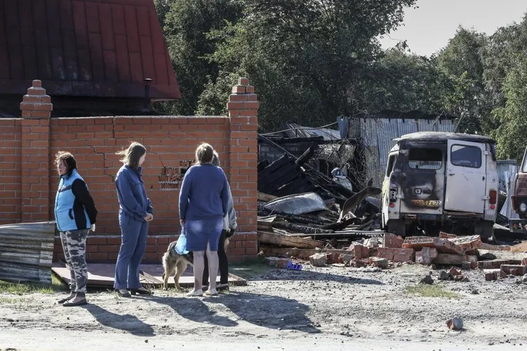 Последствия взрыва газа в жилом доме по ул. Набережная в посёлке Боровский. Тюмень