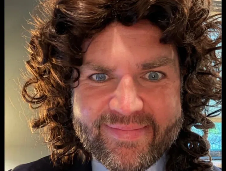 Джей Вэнс высмеял самого себя на Хэллоуин