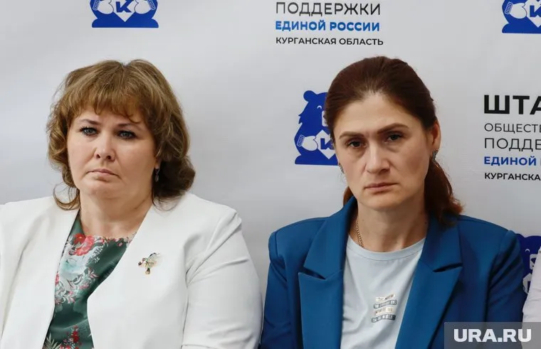 У главы Шумихинского округа Оксаны Двизой (справа) появились два новых заместителя