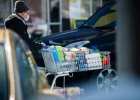 Почему пустуют полки в магазинах, первый случай коронавируса в Екатеринбурге, голосование по Конституции могут перенести