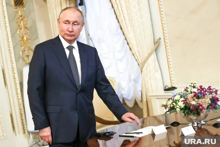 Владимир Путин отметил, что 10 лет назад не умел кататься на льду