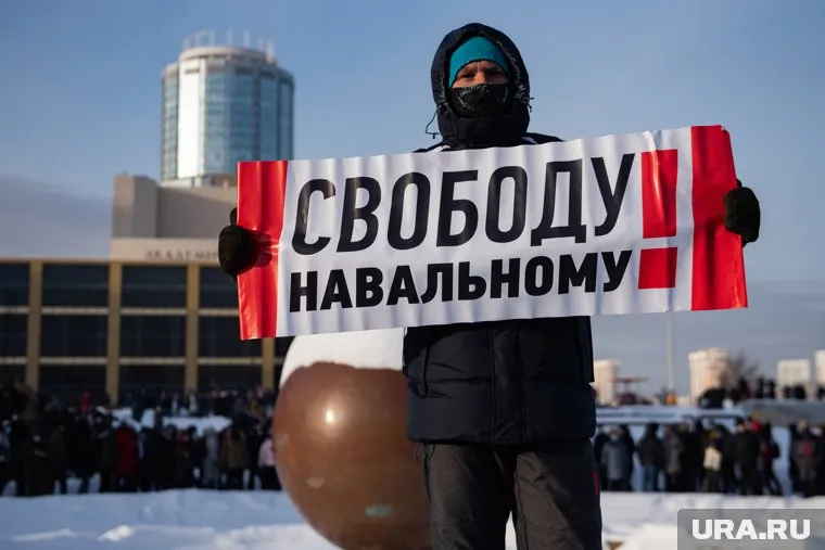 В акции сторонников Навального политологи усматривают заявку на предстоящие выборы