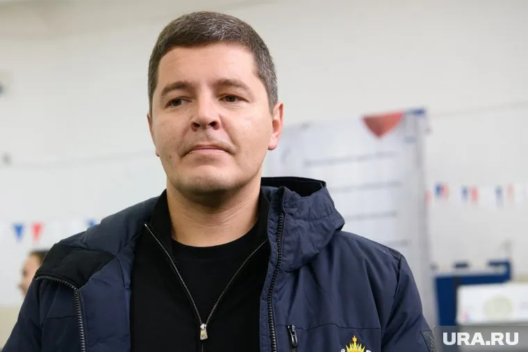 При участии губернатора, Севастополя Михаила Развожаева Артюхов посетил выставку