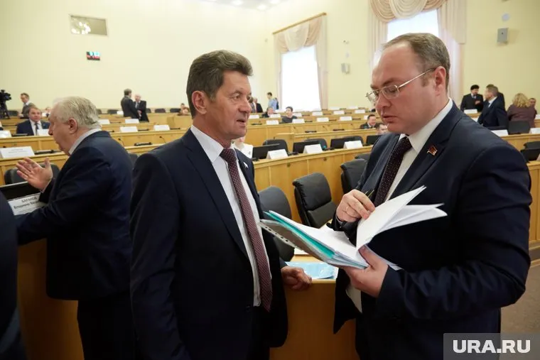 Депутат Юрий Юхневич (на фото справа) отправил в Москву материалы своего дела