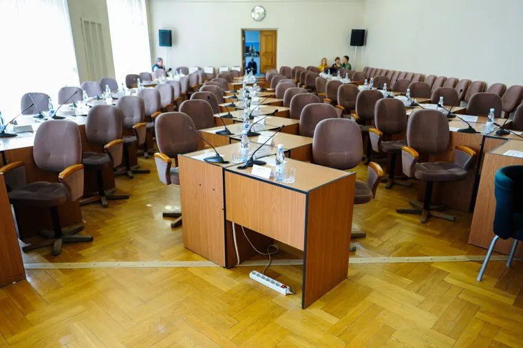 Первое заседание Челябинской городской думы второго созыва, где выбрали председателя, его заместителей и руководителей комиссий. Челябинск