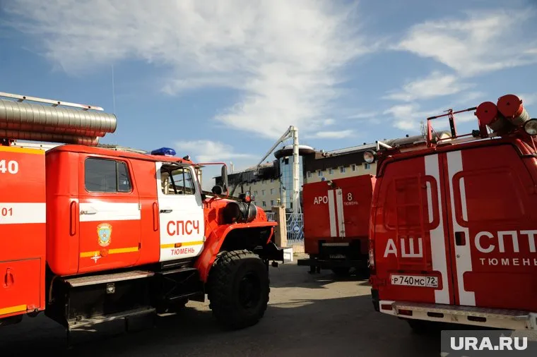 В Ишиме горит ТВЦ «Гагаринский»