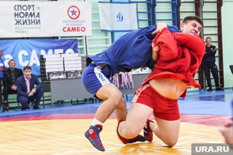 Самбист завоевал серебро на всероссийских соревнованиях 