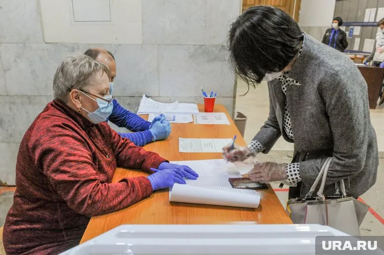 По итогам опроса ФОМ, более трех четвертей поддерживают поправки в Конституции