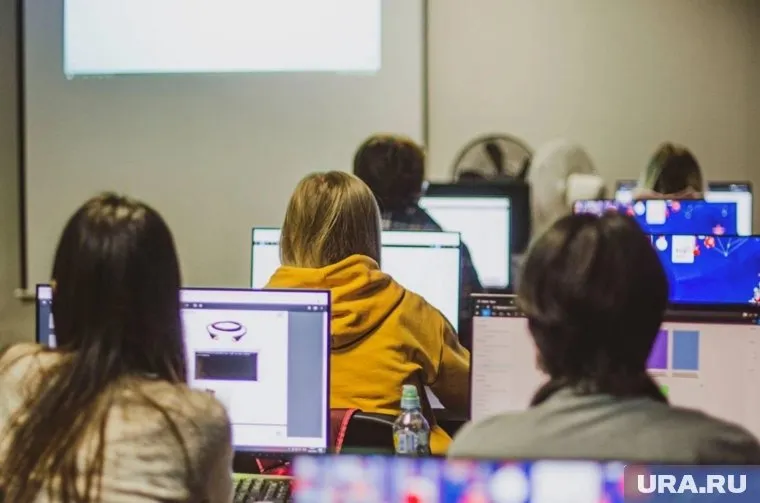 Навыки логики, работы с информацией и концентрации помогут подростку, даже если он не станет IT-специалистом