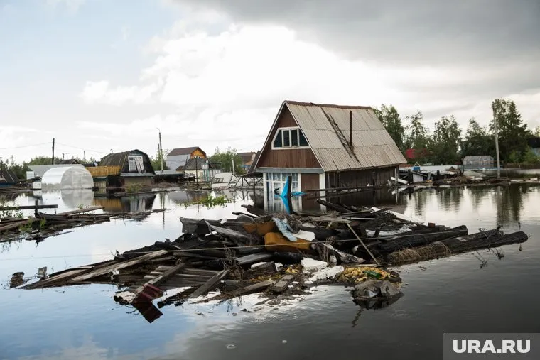 Под угрозой подтопления половина округа