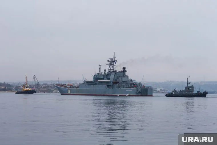 Крейсер «Москва» затонул при буксировке