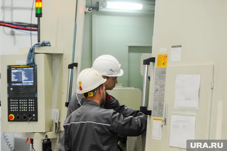 Рабочим в Челябинской области в среднем платят по 100,5 тысячи рублей