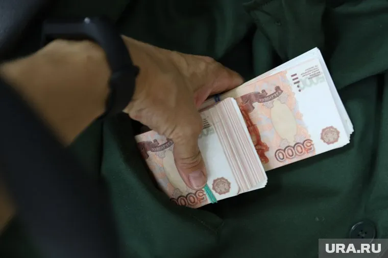 По данным областных властей, с начала года 771 предприятие увеличило зарплаты сотрудникам