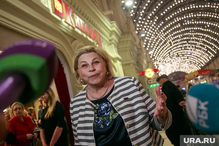 Елена Драпеко одобрила акцию в поддержку уволенной учительницы