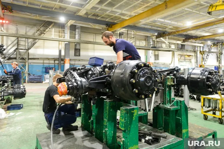 Автозавод поддерживает педагогов, которые готовят для предприятия кадры