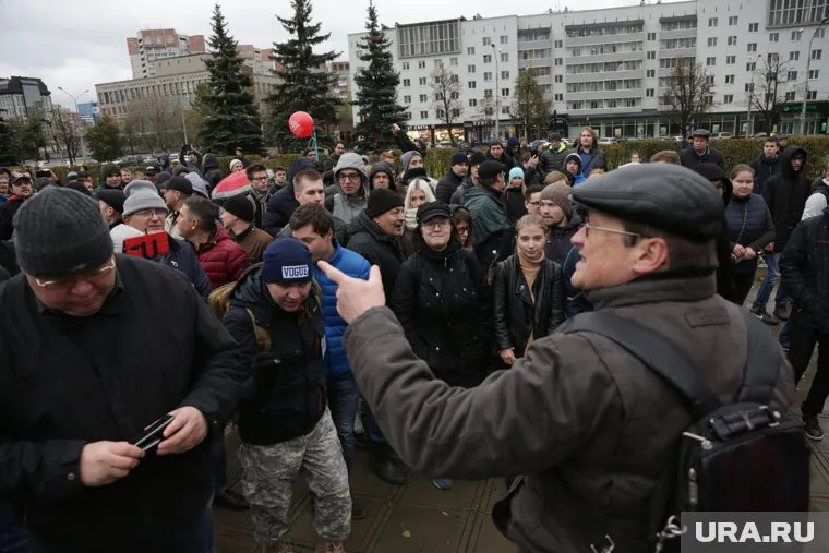 Рабочие завода перенесли митинг на неделю