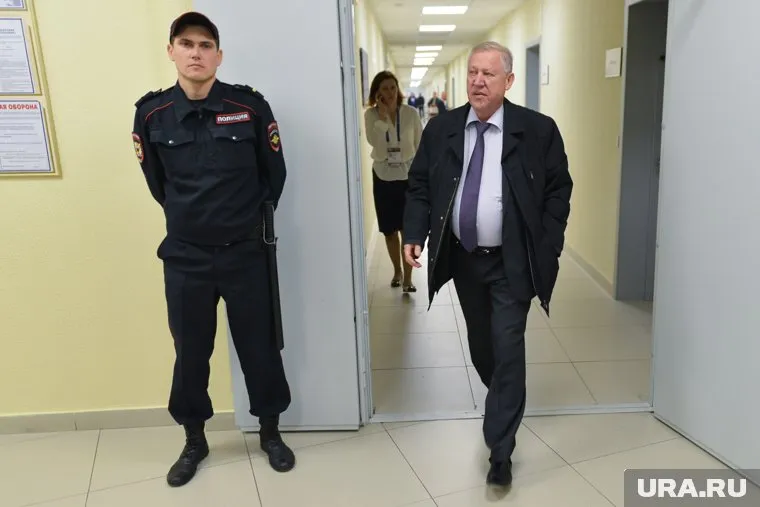 В кулуарах мэрии Челябинска сегодня все обсуждают секретное послание Евгения Тефтелева