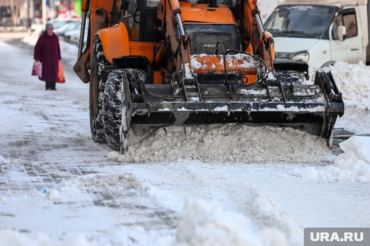 Сейчас основные усилия дорожных служб сосредоточены на борьбе с гололедом